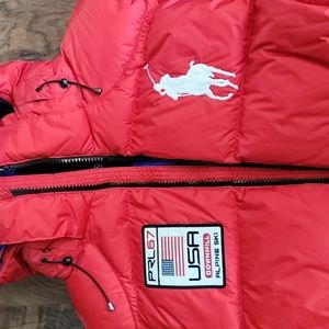 Never wore it, I'm a medium and this vest is a large so it doesn't fit me